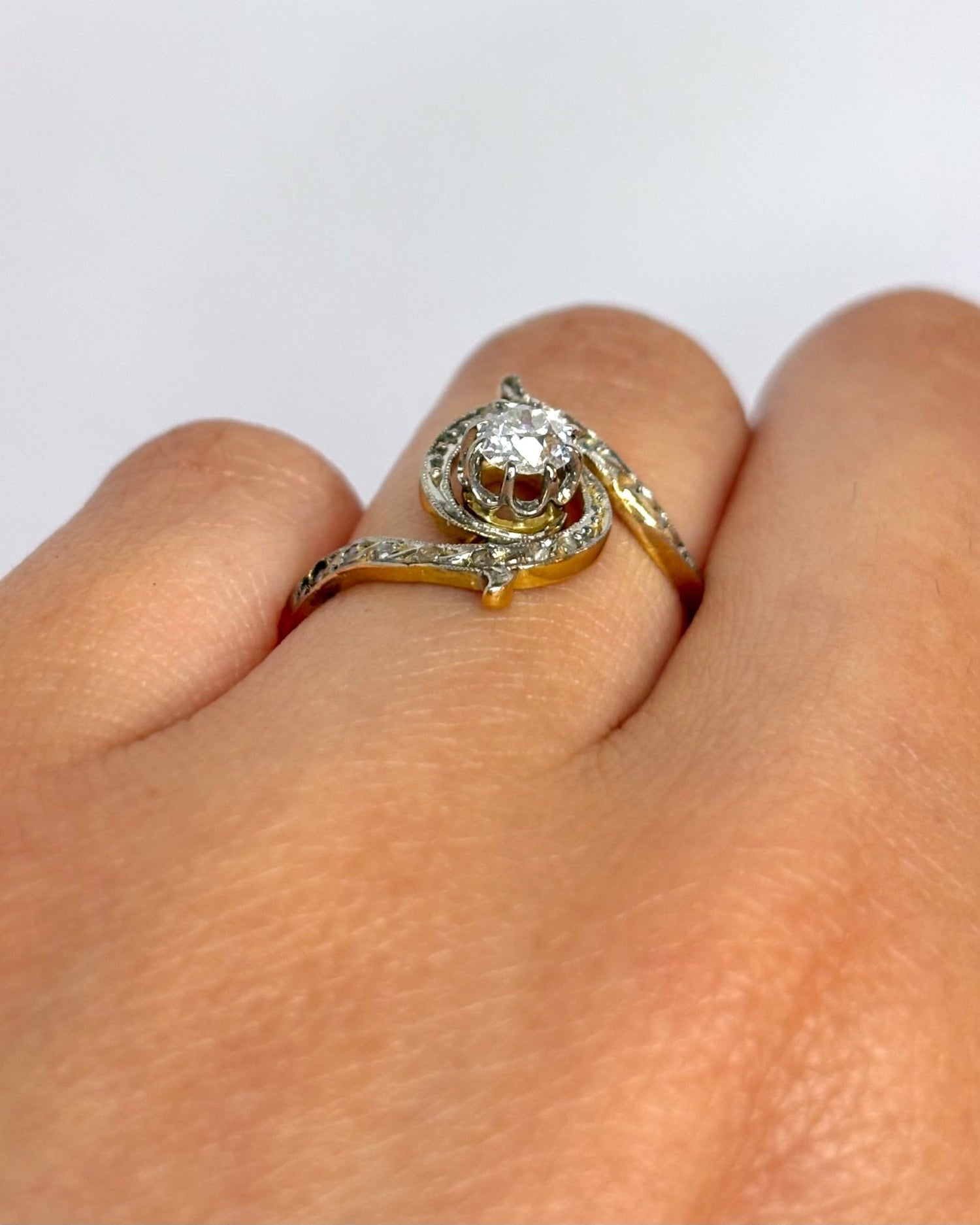 Bague Tourbillon Style Art Nouveau Diamants 0.41 carat "Jane" - Elliade Paris