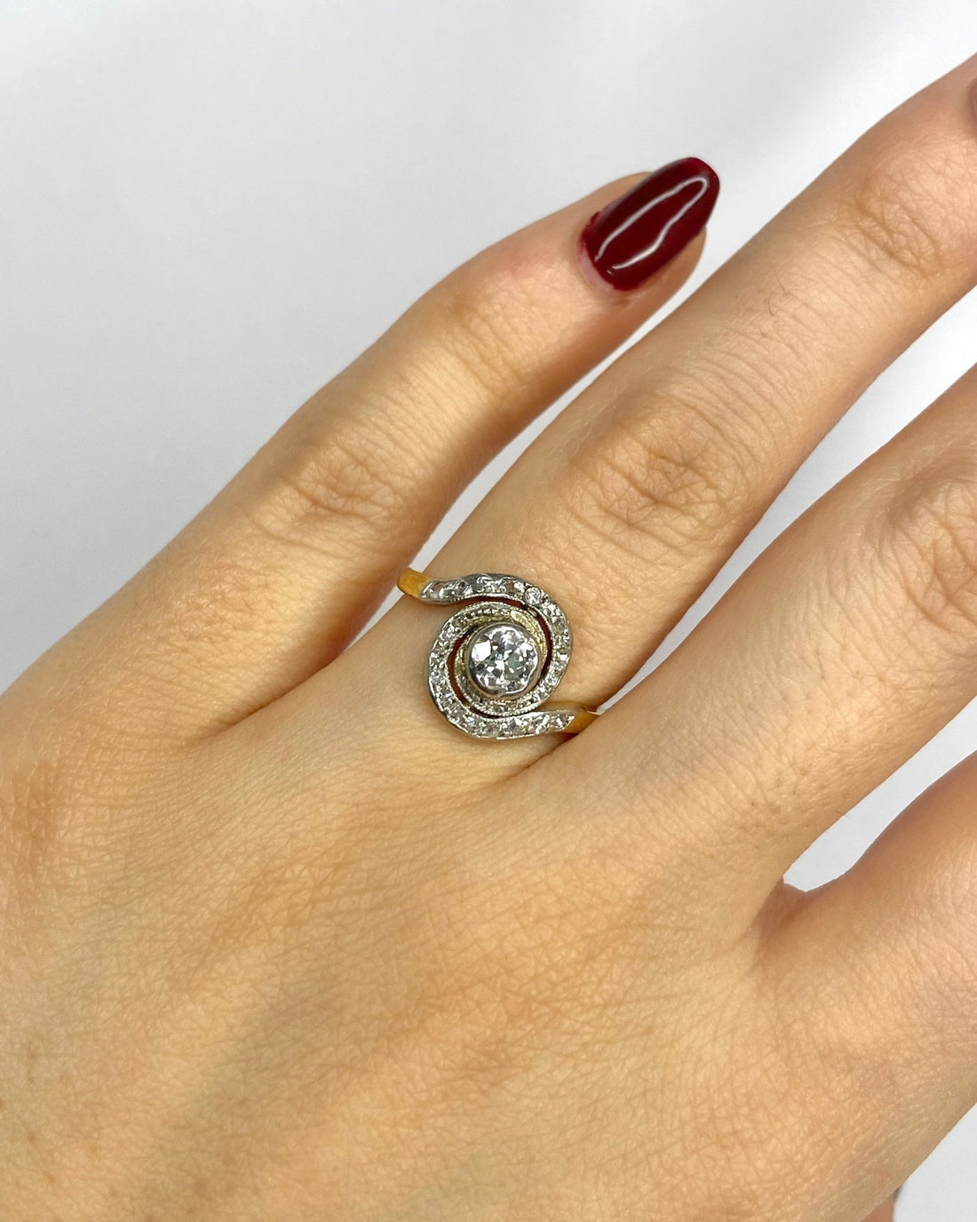 Bague Tourbillon Style Art Nouveau Diamants 0.67 carat "Alexandra" - Elliade Paris