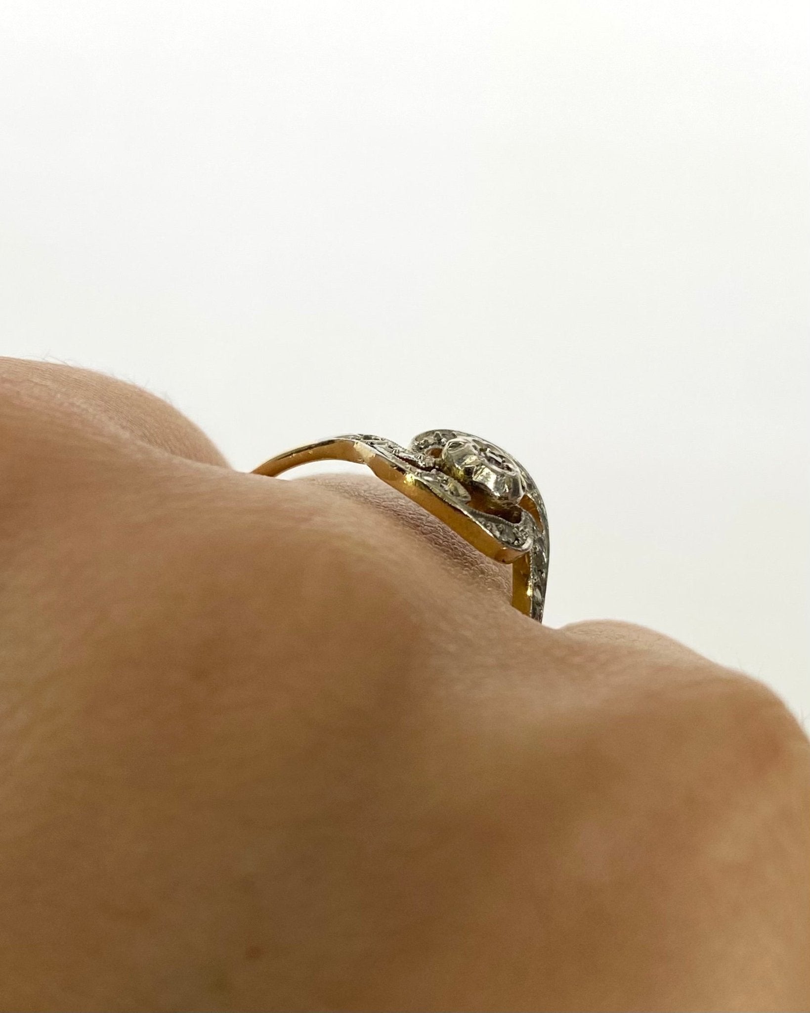 Bague Tourbillon Style Art Nouveau Diamants "Lola" - Elliade Paris