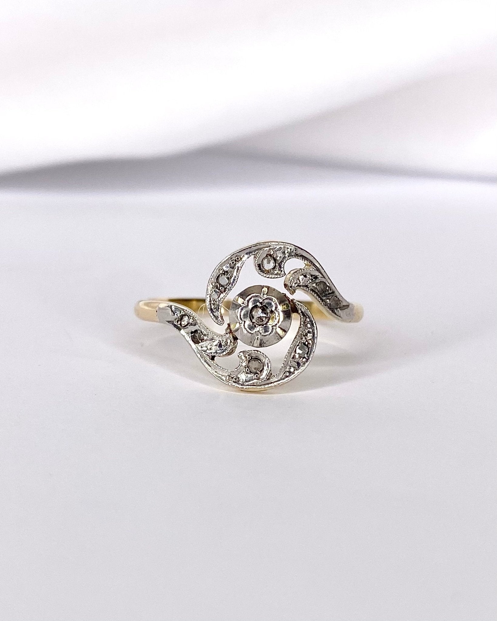 Bague Tourbillon Style Art Nouveau Diamants "Lola" - Elliade Paris