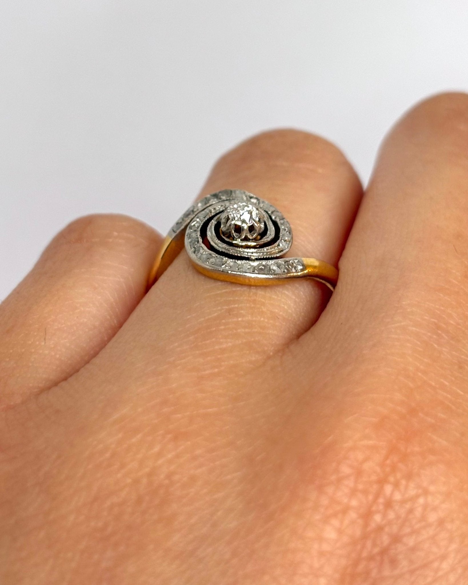 Bague Tourbillon Style Art Nouveau Diamants "Magdalena" - Elliade Paris