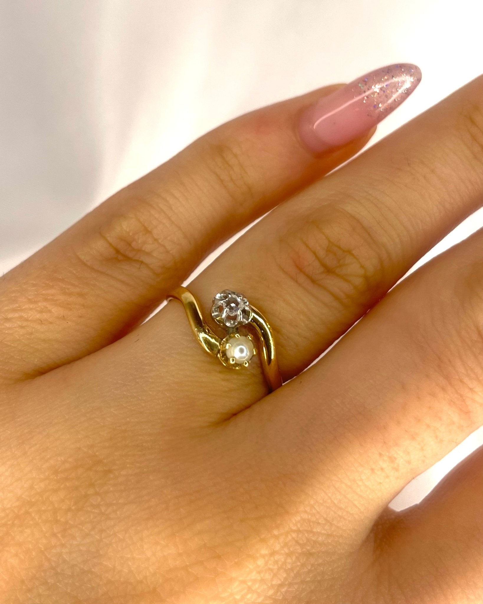 Bague Tourbillon Toi &amp; Moi Art Nouveau Diamant &amp; Perle "Cynthia" - Elliade Paris