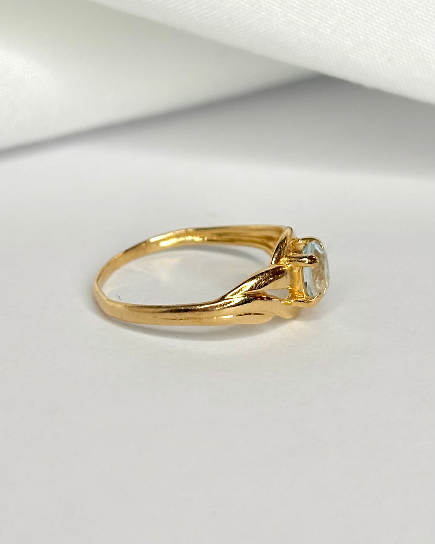 Bague Tourbillon Topaze 0.50 carat “Aynah” - Elliade Paris