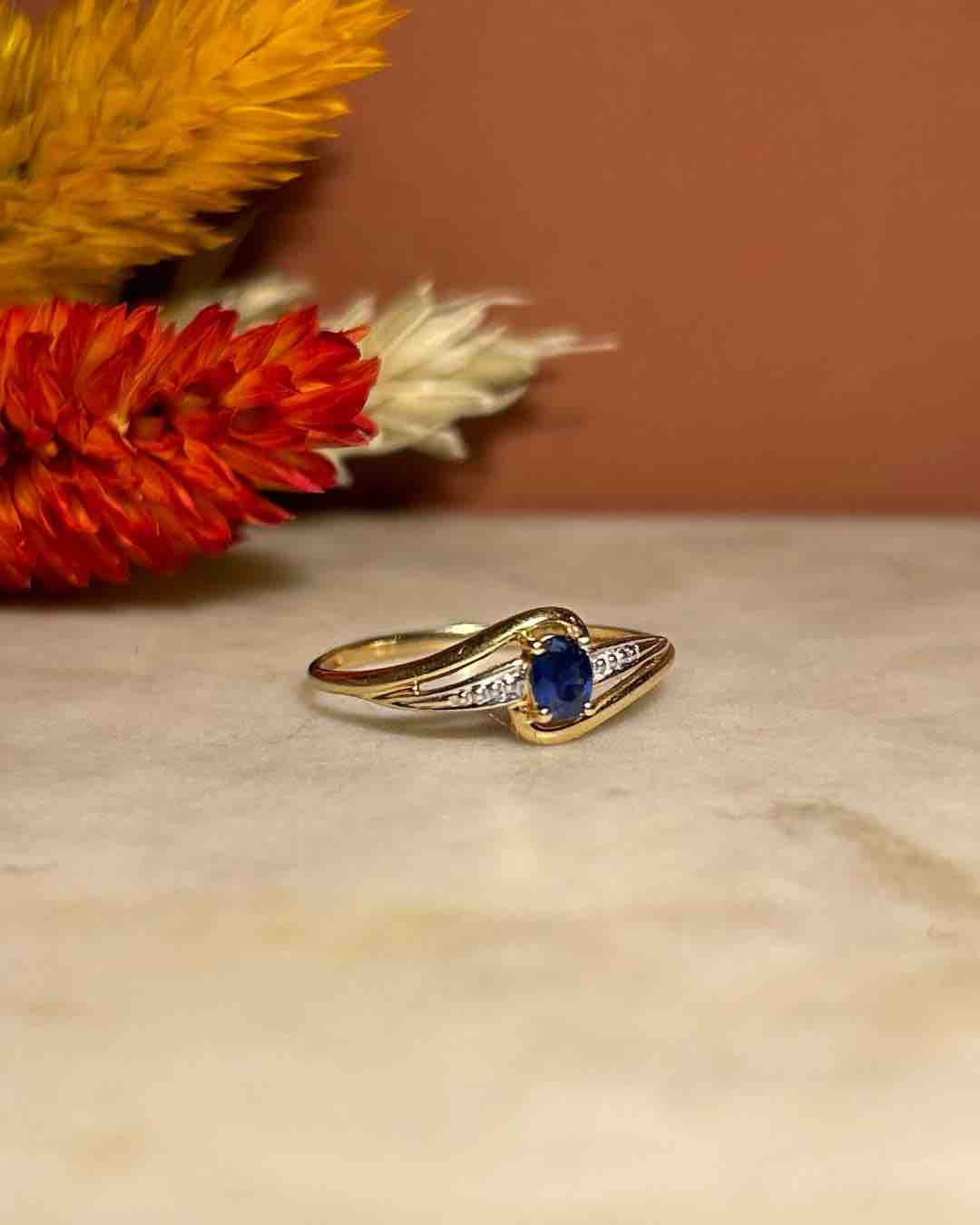 Bague Tourbillon vintage Saphir ”Juliana” - Elliade Paris