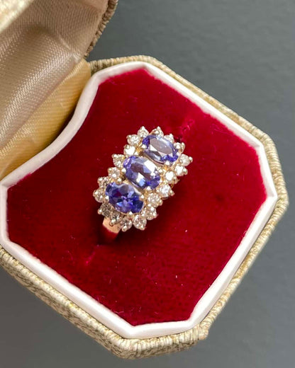 Bague Trilogie Tanzanites 1.20 Carat &amp; 20 Diamants &quot;Jihanne&quot; - Elliade Paris