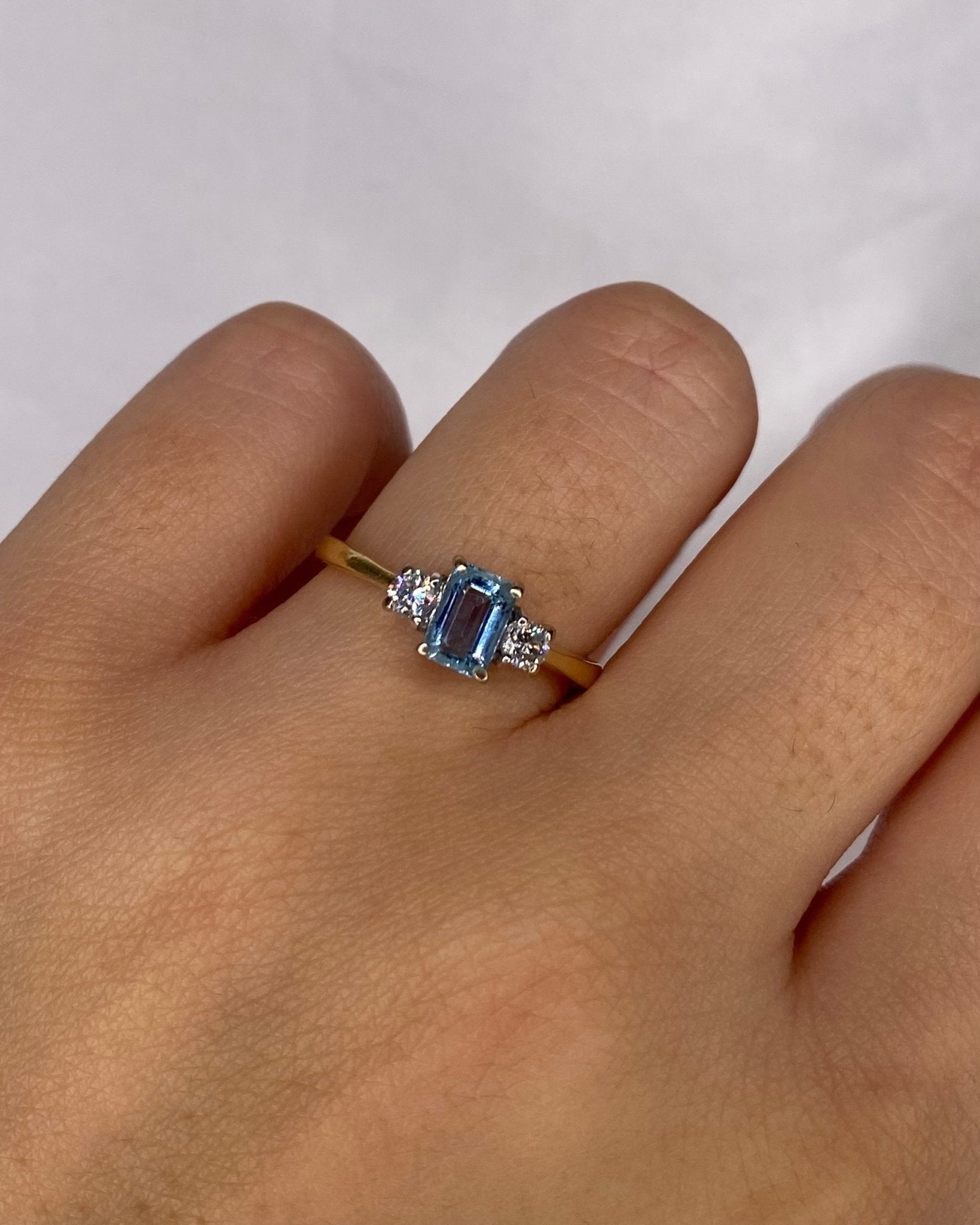 Bague Trilogie Aigue - Marine 0.75 carat &amp; Diamants &quot;Julietta&quot; - Elliade Paris