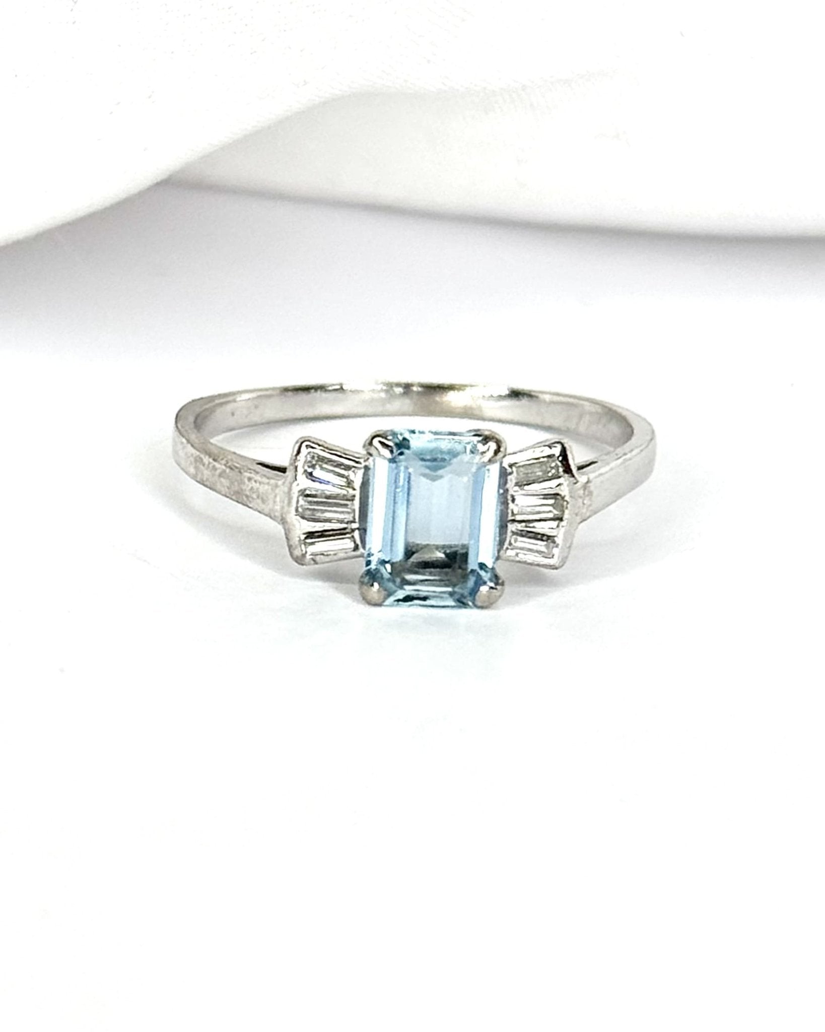 Bague Trilogie Aigue-Marine 0.80 carat &amp; Diamants "Penélope" - Elliade Paris
