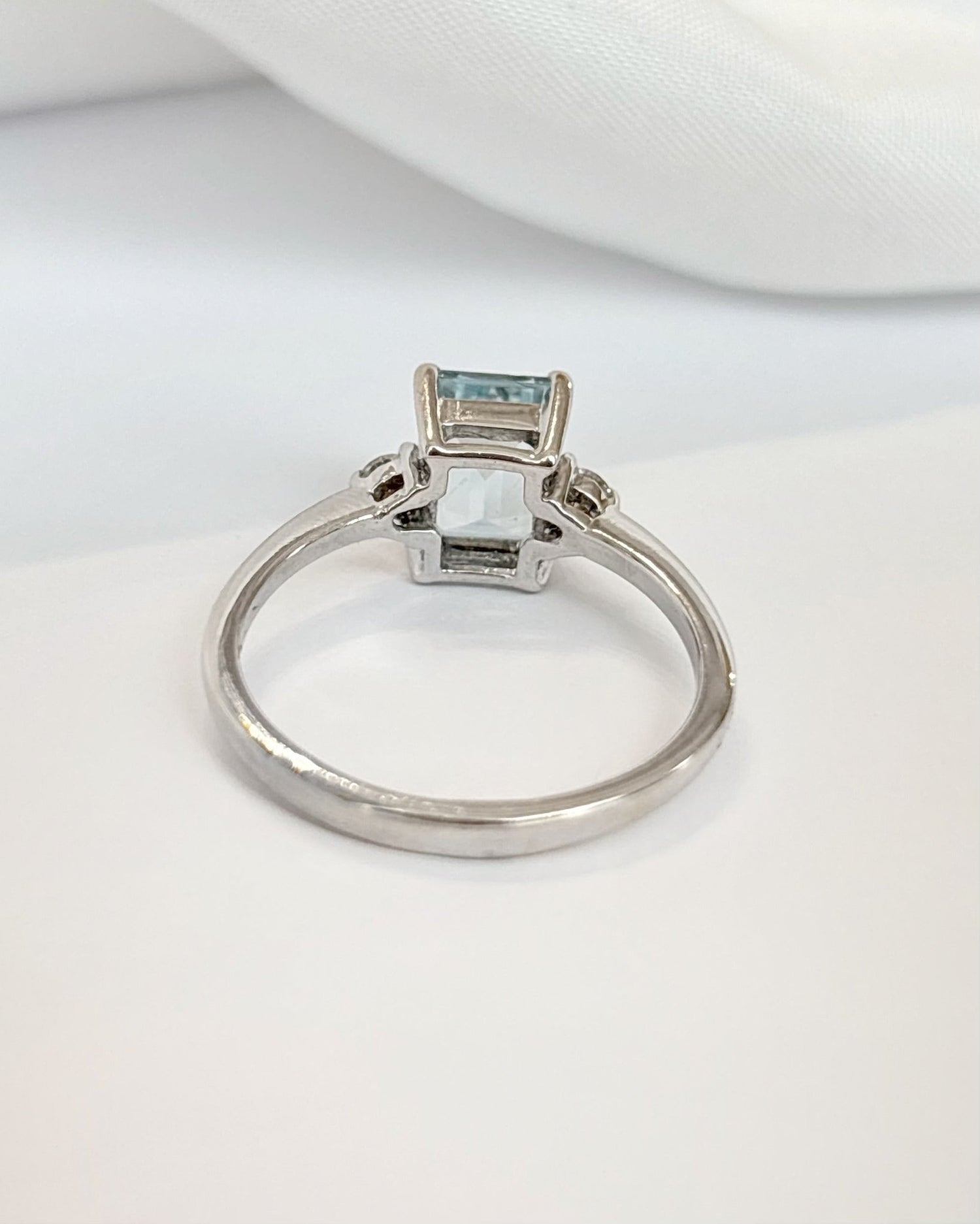 Bague Trilogie Aigue-Marine 1.45 carat &amp; Diamants "Solange" - Elliade Paris