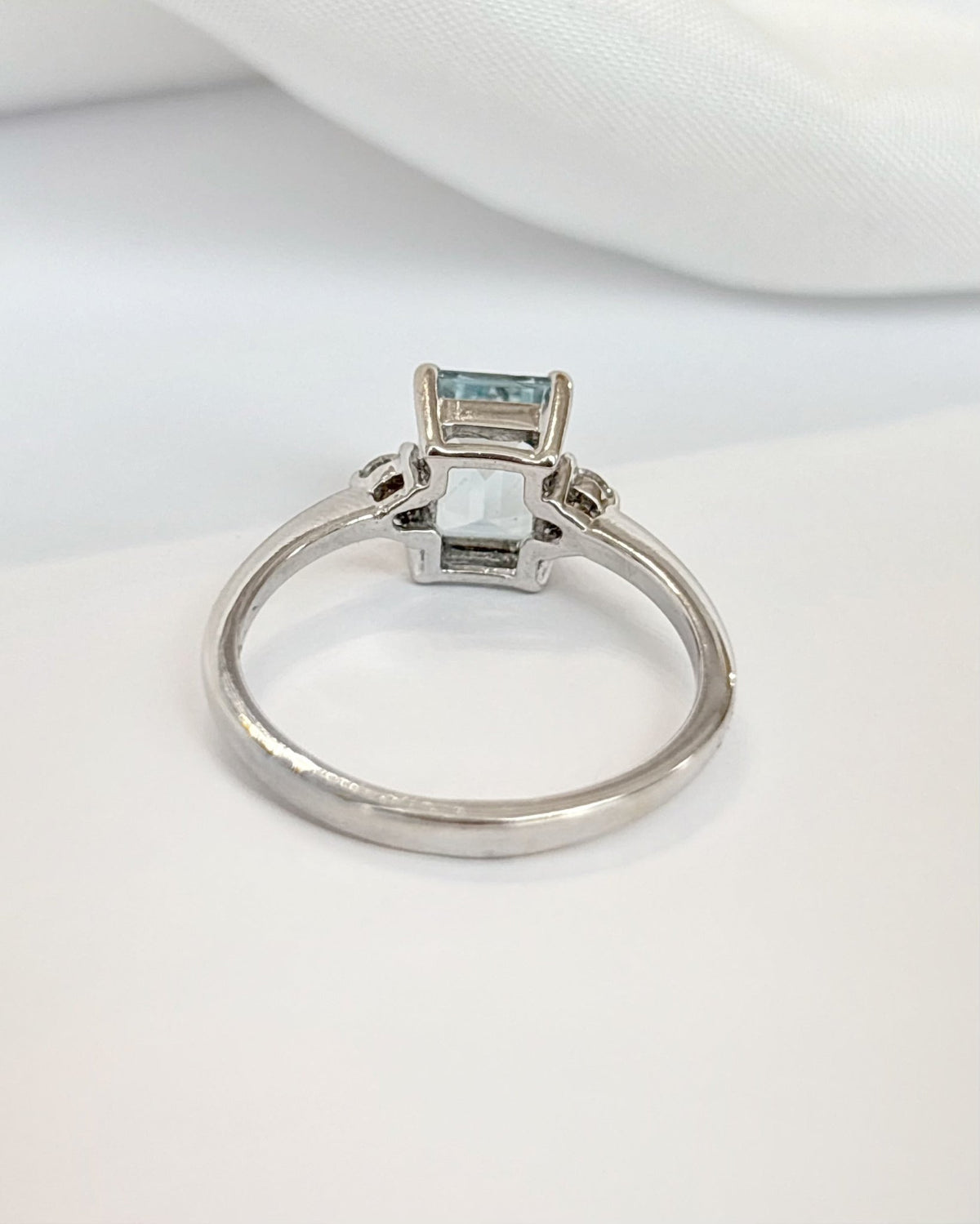 Bague Trilogie Aigue-Marine 1.45 carat &amp; Diamants "Solange" - Elliade Paris