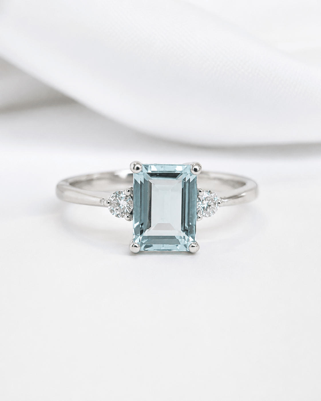 Bague Trilogie Aigue-Marine 1.45 carat &amp; Diamants "Solange" - Elliade Paris