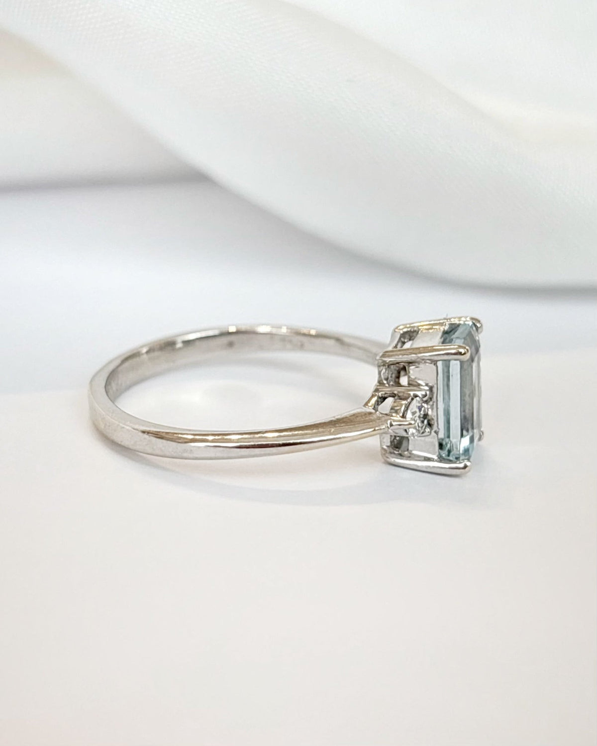 Bague Trilogie Aigue-Marine 1.45 carat &amp; Diamants "Solange" - Elliade Paris