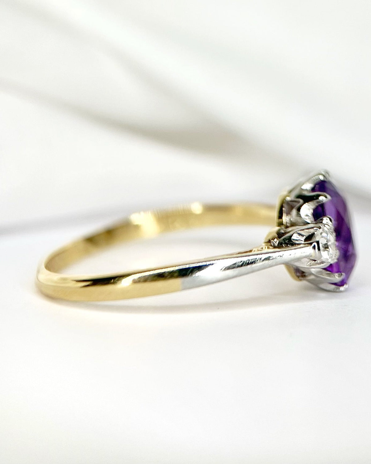 Bague Trilogie Améthyste 0.90 carat &amp; Diamants "Gabriella" - Elliade Paris