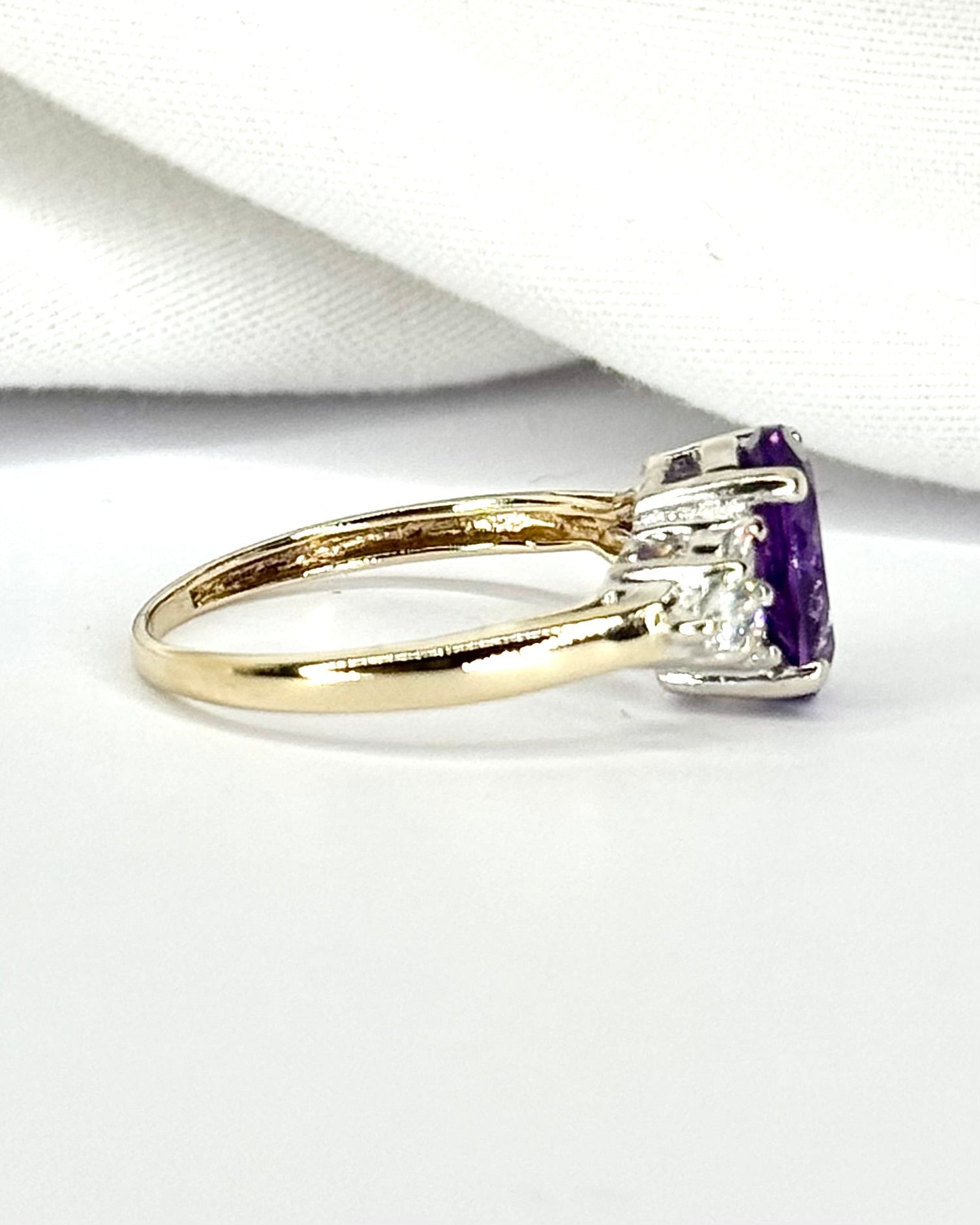 Bague Trilogie Améthyste 0.98 carat &amp; Diamants 0.24 carat "Aster" - Elliade Paris