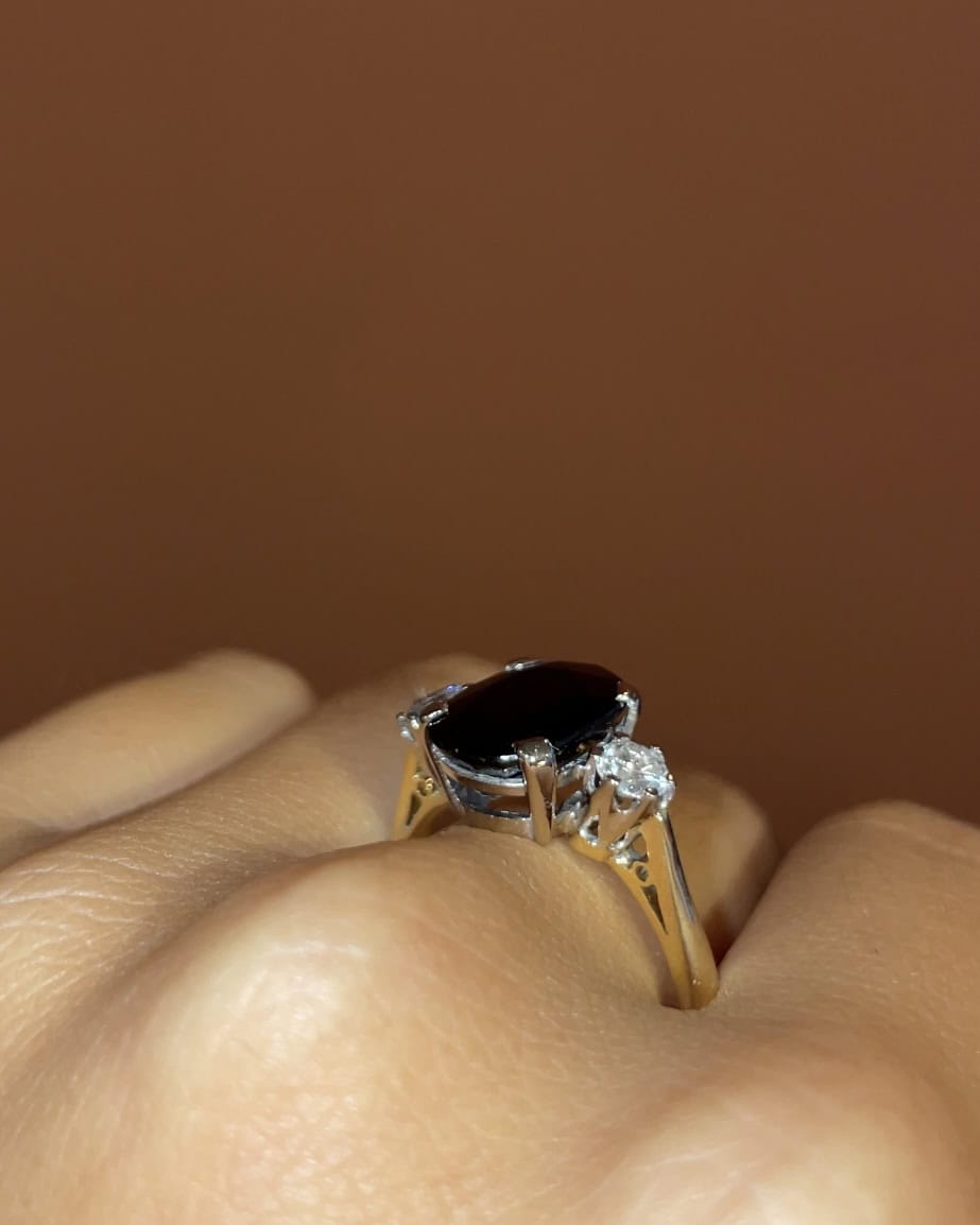 Anillo "Lindsay" de trilogía de zafiros y diamantes de 2,80 quilates