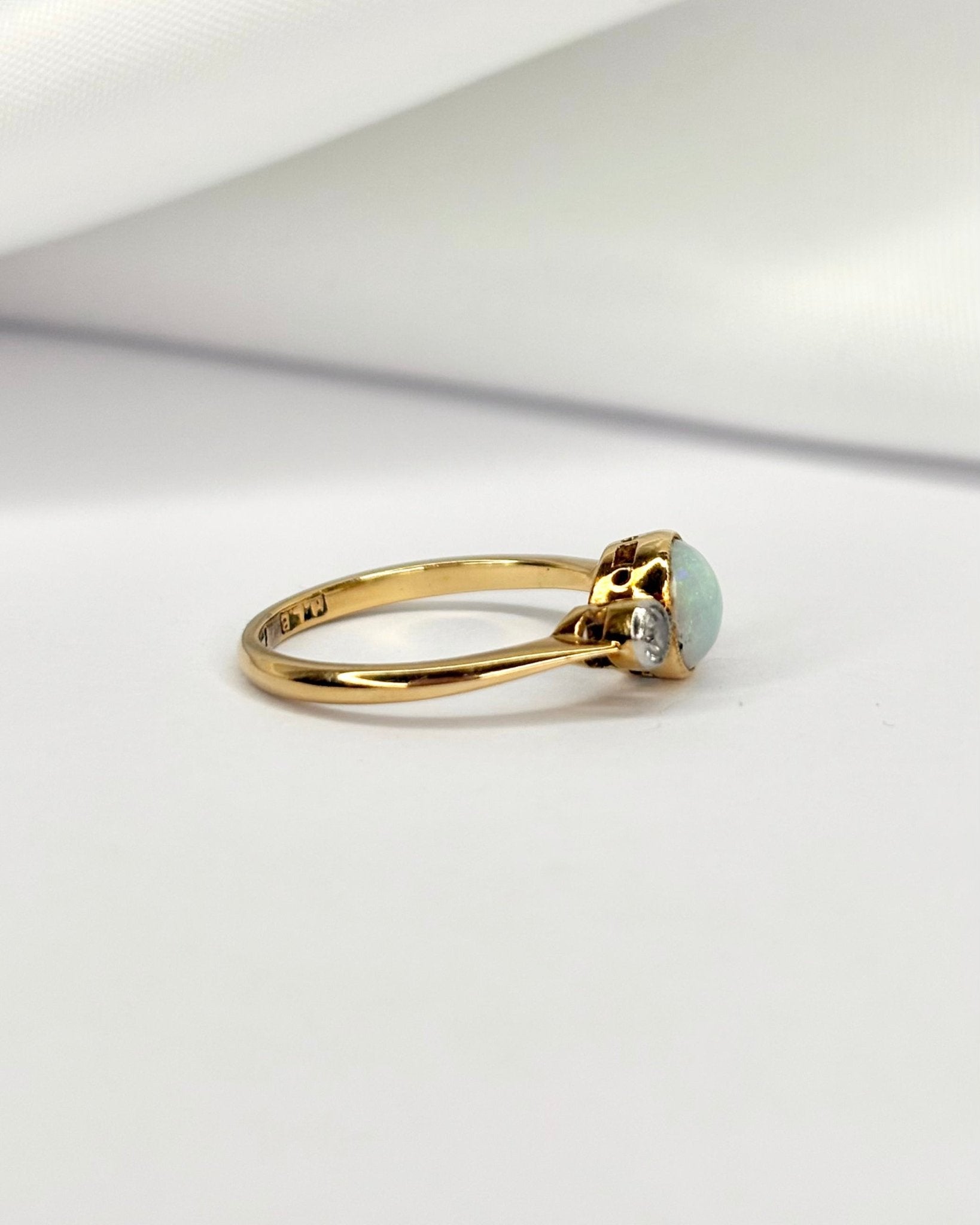Bague Trilogie Art Déco Opale &amp; Diamants "Esther" - Elliade Paris