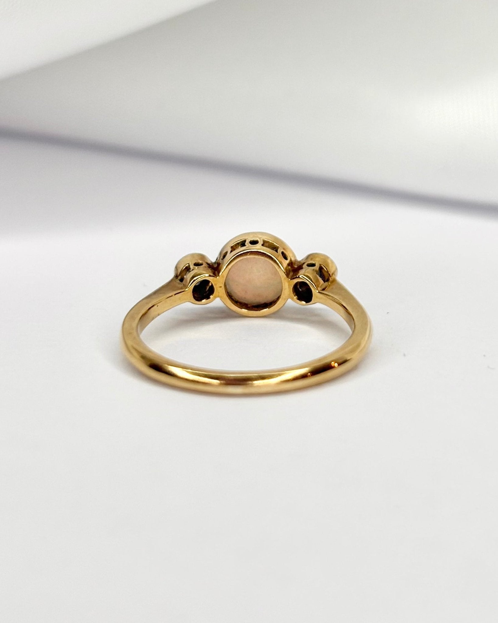 Bague Trilogie Art Déco Opale &amp; Diamants "Esther" - Elliade Paris