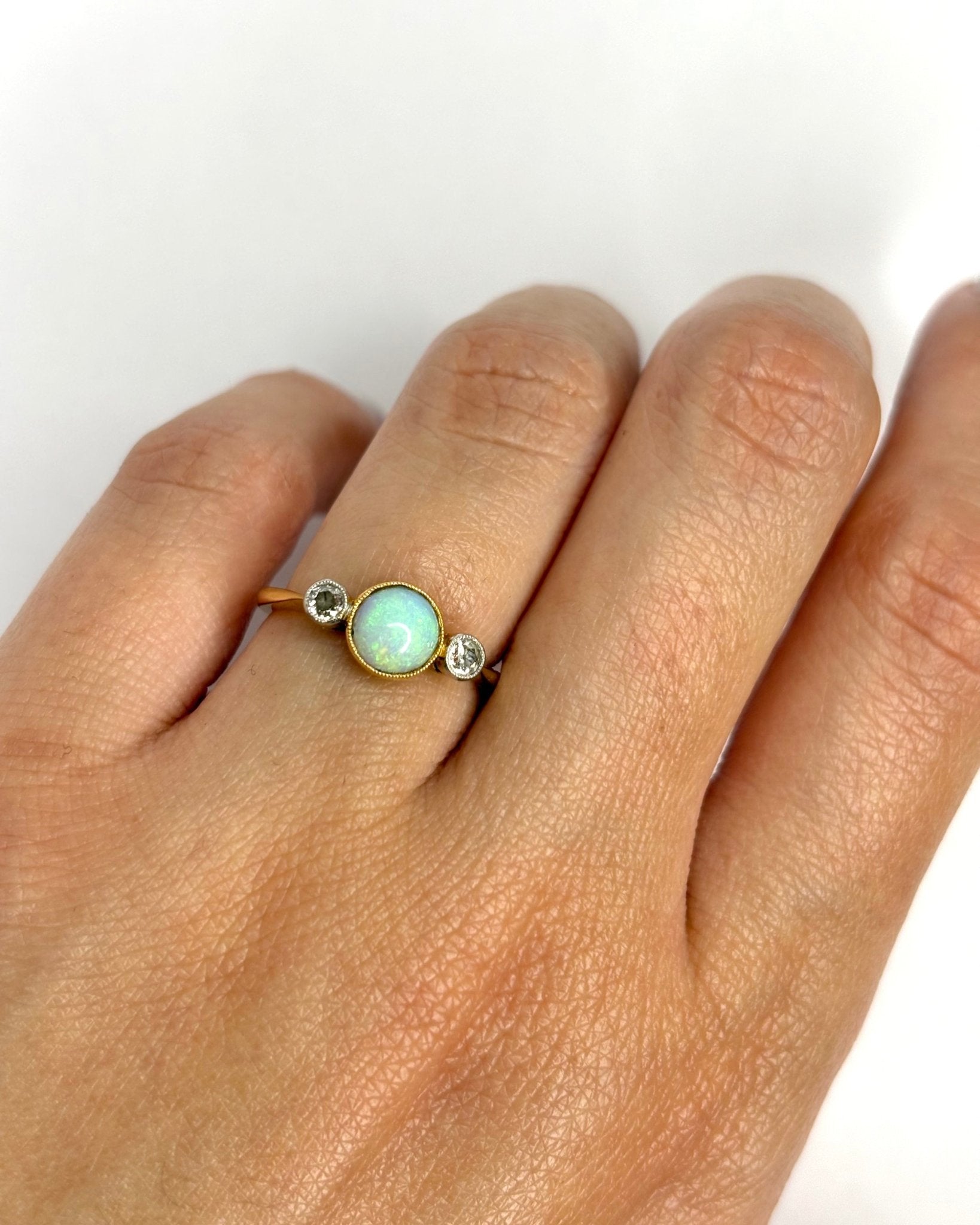 Bague Trilogie Art Déco Opale &amp; Diamants "Esther" - Elliade Paris