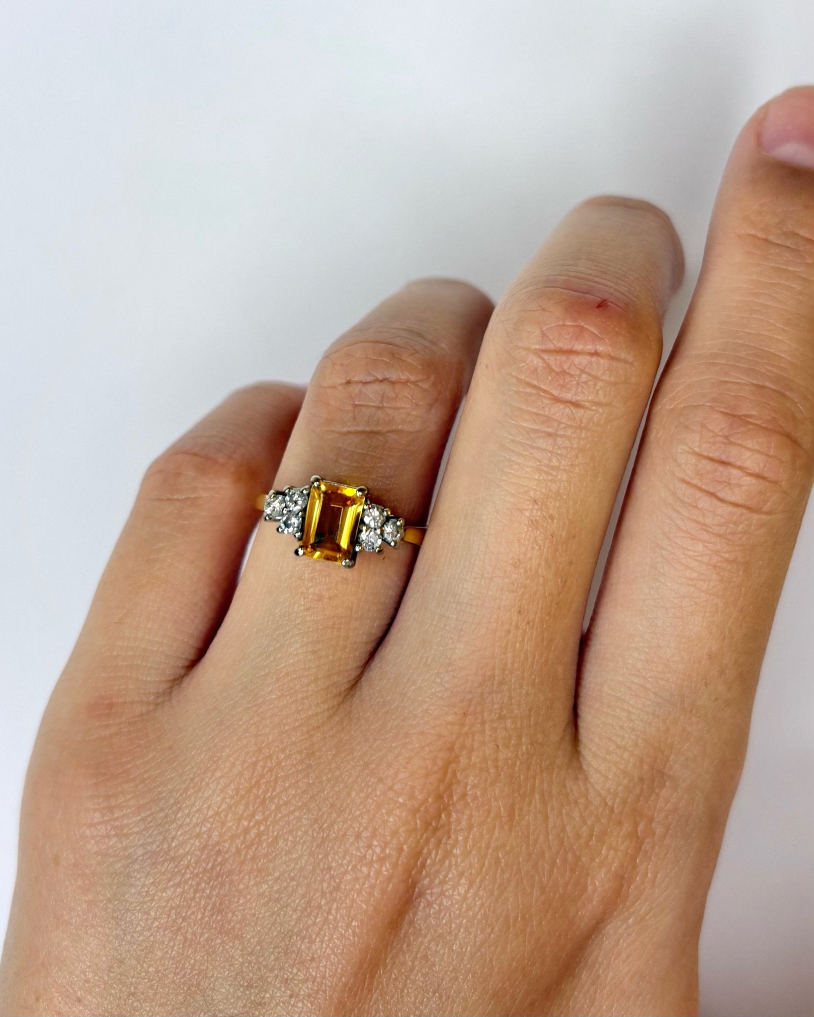 Bague Trilogie Citrine 0.80 carat &amp; 6 Diamants "Sol" - Elliade Paris