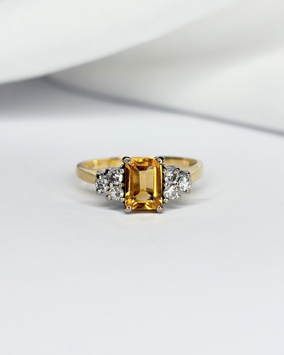 Bague Trilogie Citrine 0.80 carat &amp; 6 Diamants &quot;Sol&quot; - Elliade Paris