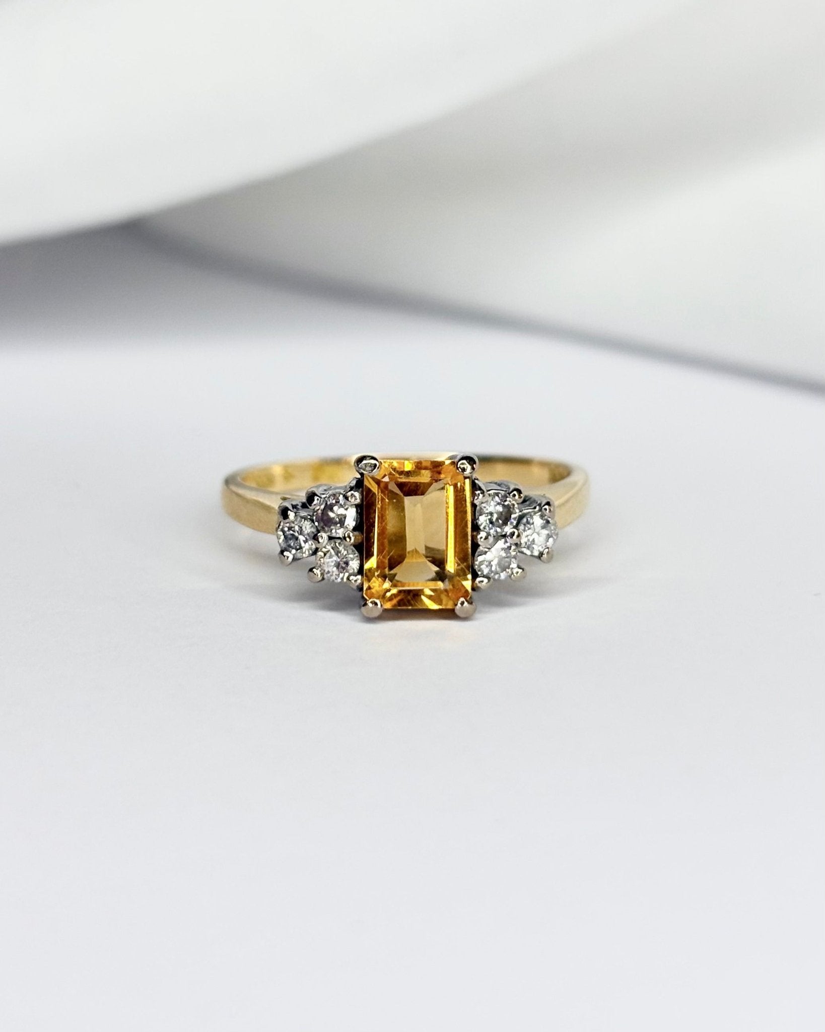 Bague Trilogie Citrine 0.80 carat &amp; 6 Diamants "Sol" - Elliade Paris