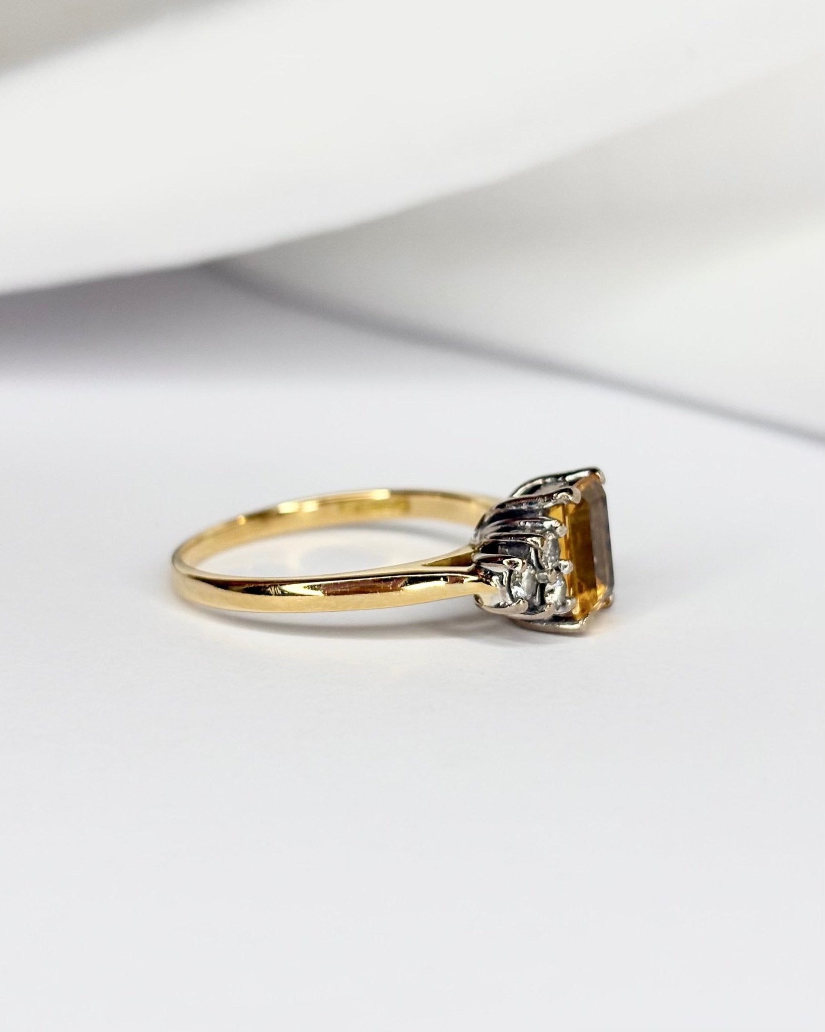 Bague Trilogie Citrine 0.80 carat &amp; 6 Diamants "Sol" - Elliade Paris