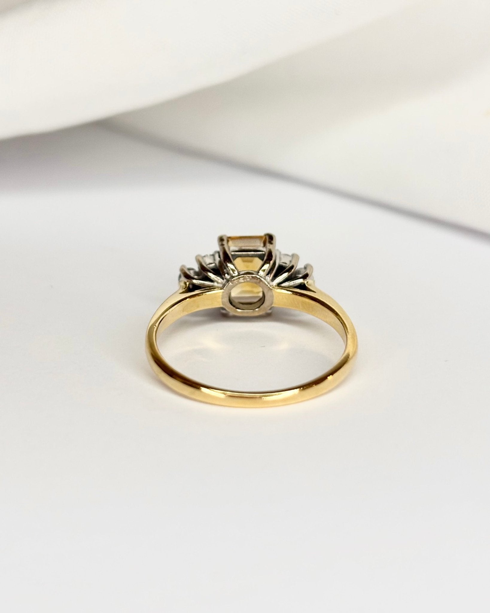 Bague Trilogie Citrine 0.80 carat &amp; 6 Diamants "Sol" - Elliade Paris