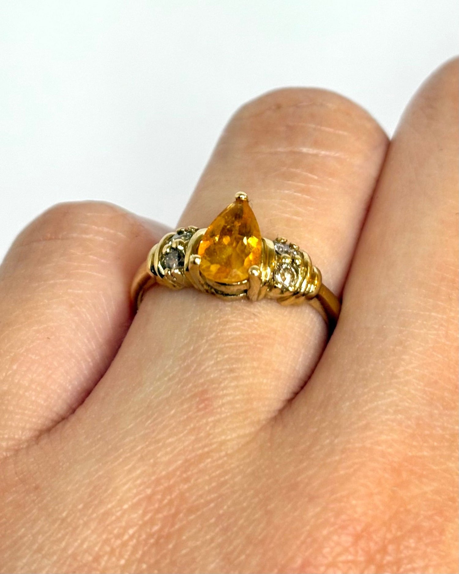 Bague Trilogie Citrine poire &amp; Diamants "Ofélia" - Elliade Paris