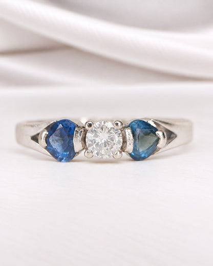 Bague Trilogie Diamant 0.20 carat &amp; Saphirs "Mélissa" - Elliade Paris