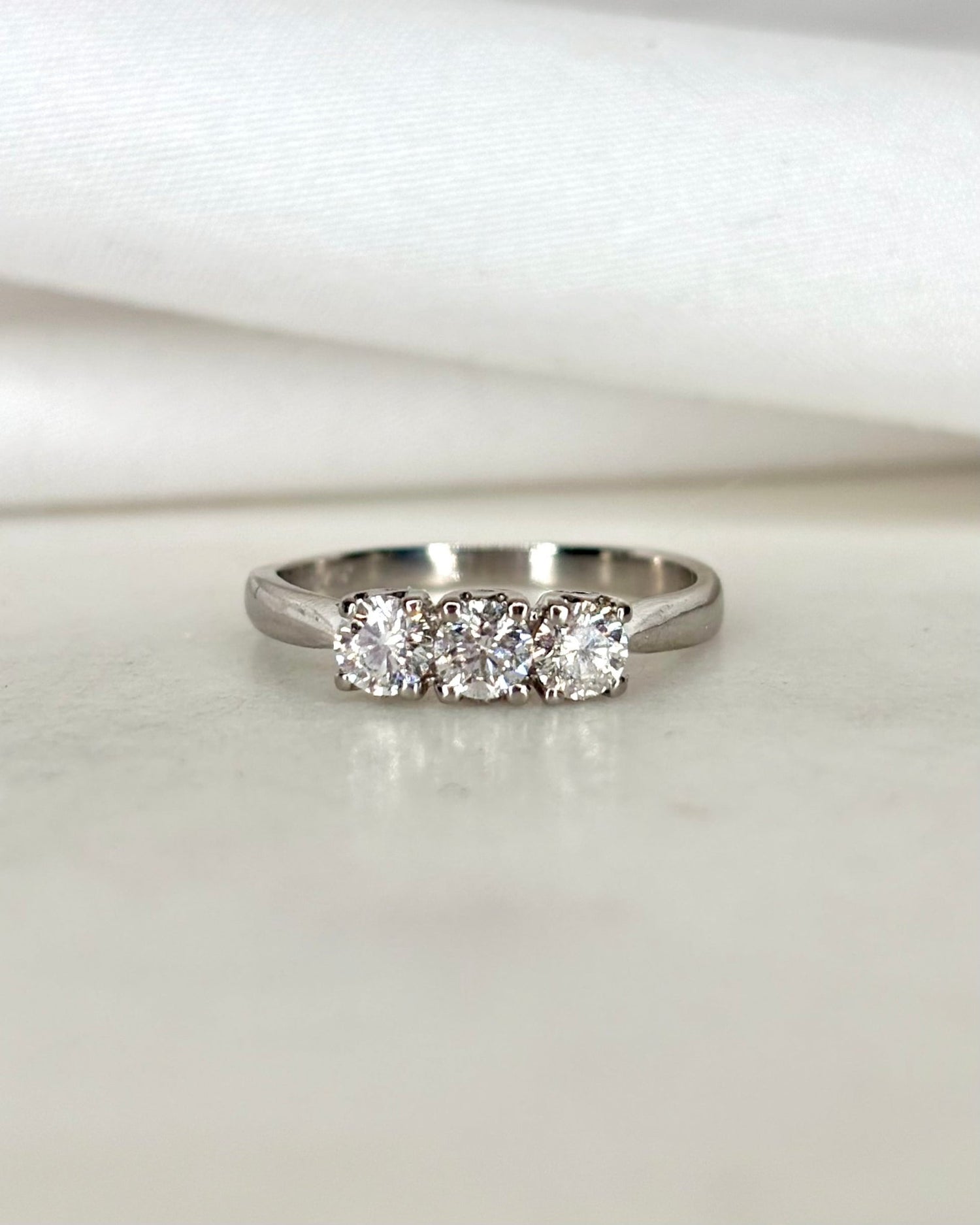 Bague Trilogie Diamants 0.57 carat &quot;Paloma&quot; - Elliade Paris
