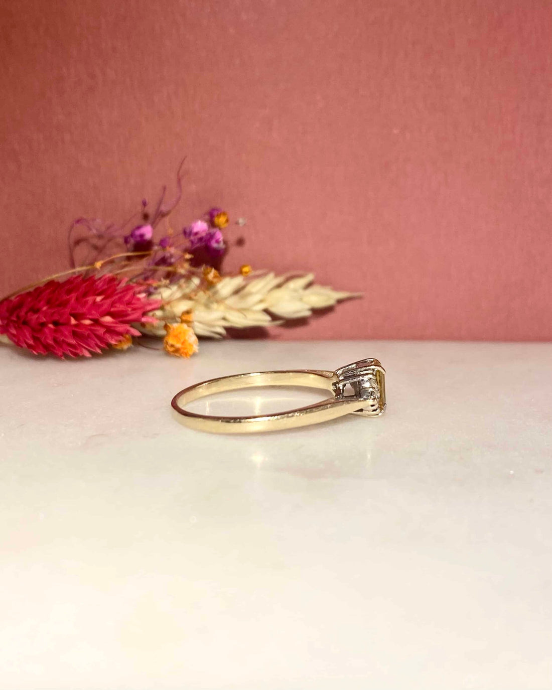 Bague Trilogie Saphir Jaune 0.70 carat &amp; Diamants &quot;Nathalie&quot;