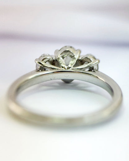 Bague Trilogie Diamants ovale 1.70 carat G/VS "Pénelope" - Elliade Paris