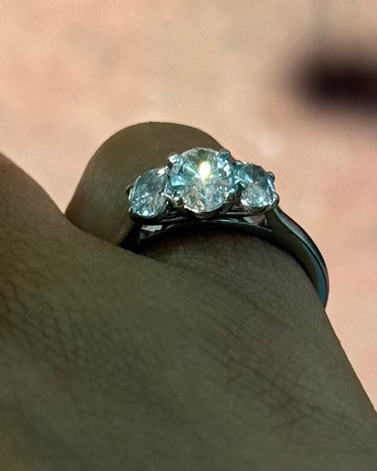 Bague Trilogie Diamants ovale 1.70 carat G/VS "Pénelope" - Elliade Paris
