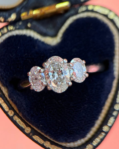Bague Trilogie Diamants ovale 1.70 carat G/VS "Pénelope" - Elliade Paris