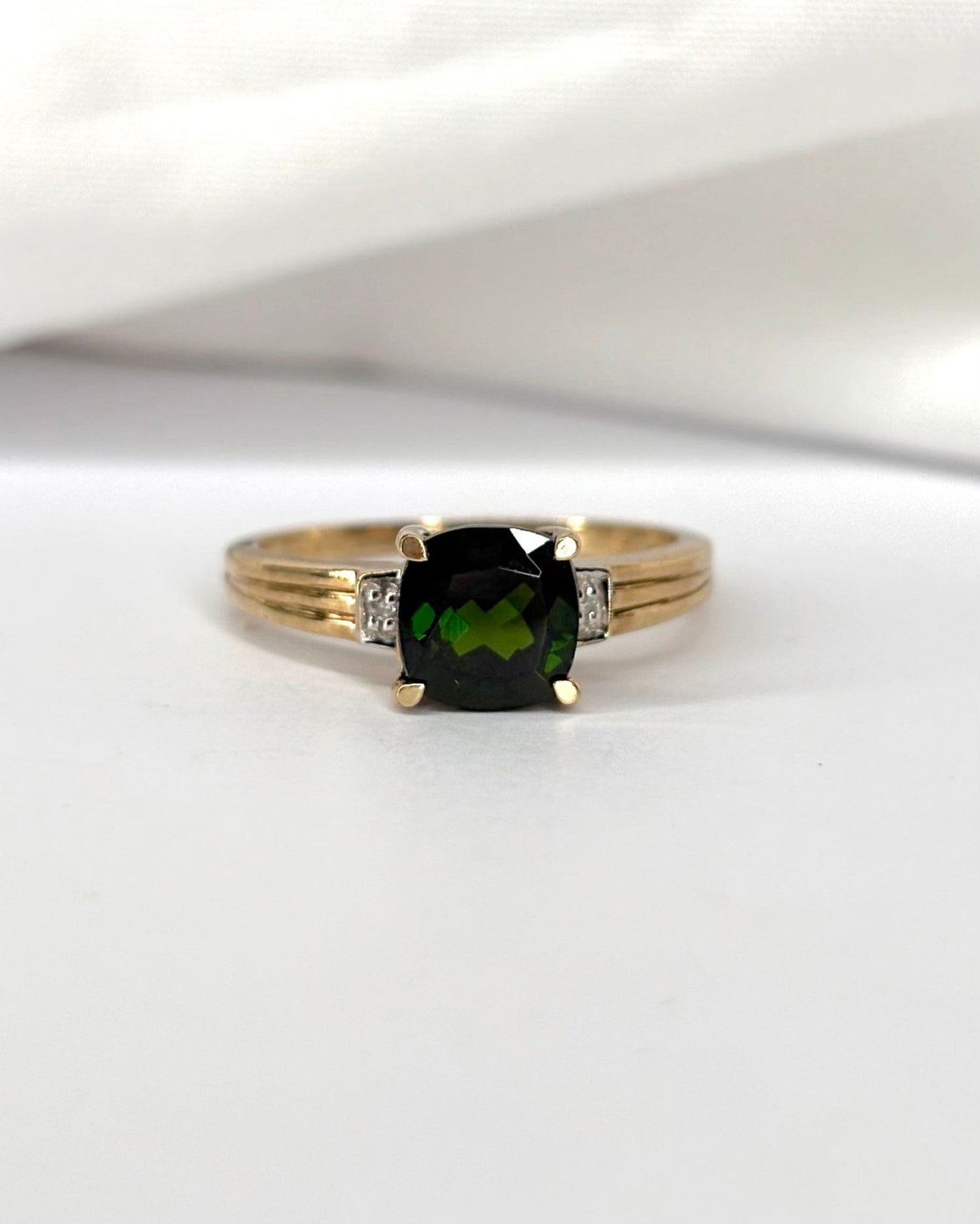 Bague Trilogie Diopside 1.55 carat &amp; 2 Diamants &quot;Ariane&quot; - Elliade Paris