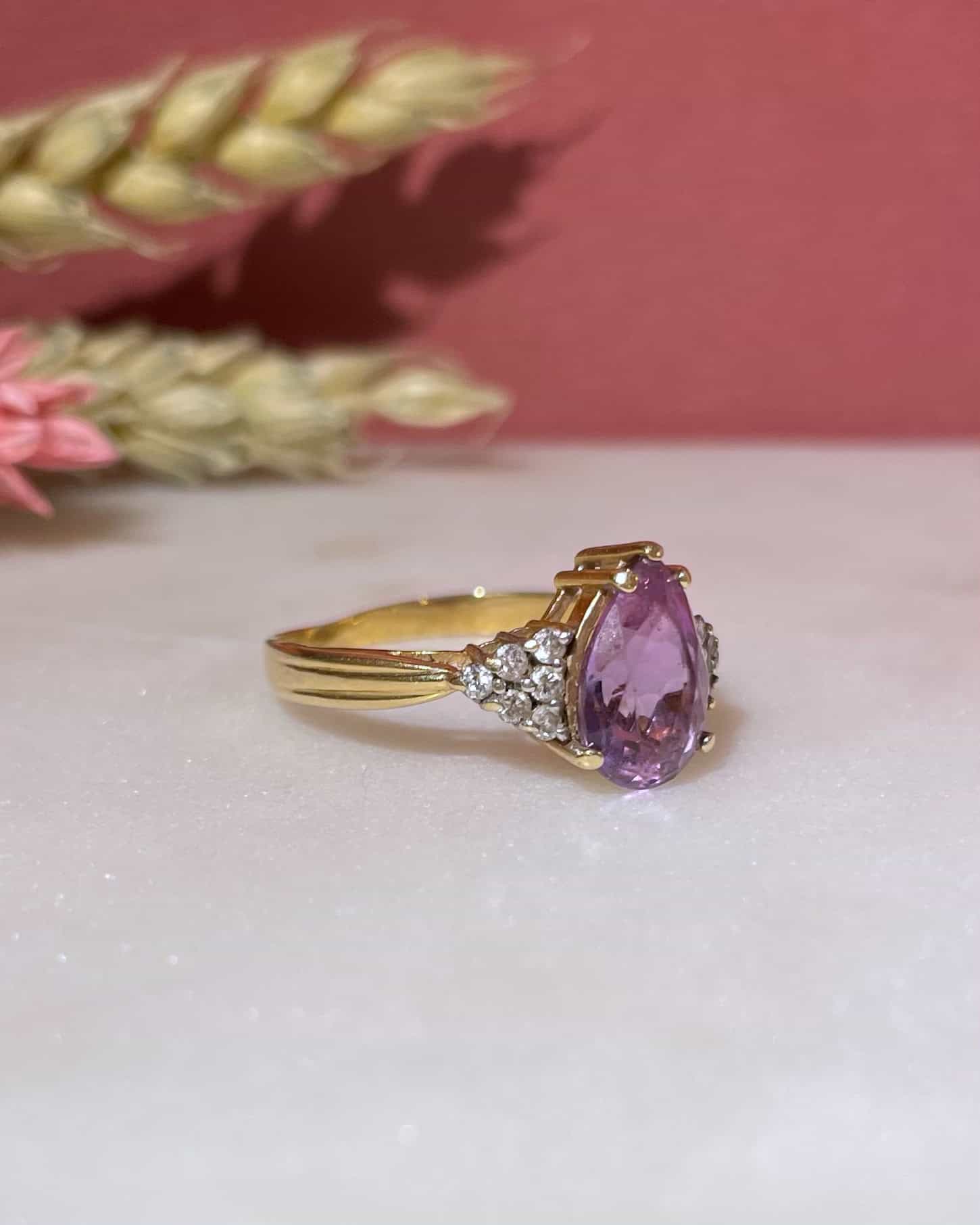 Anillo de trilogía de amatista y diamantes "Elyssa"