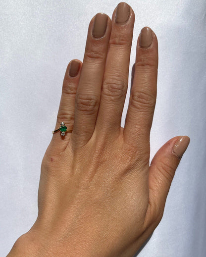 Anillo &quot;Nélia&quot; de trilogía de esmeraldas y diamantes