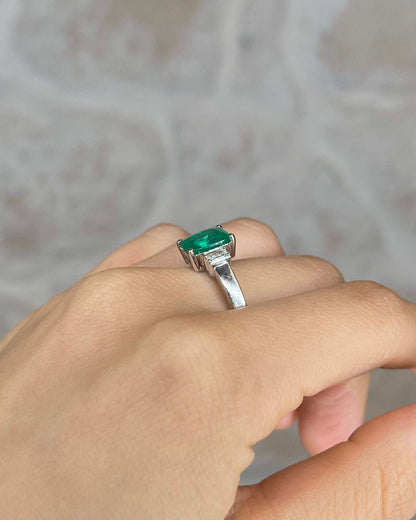 Bague Trilogie Émeraude 1.26 carat &amp; Diamants Baguette &quot;Marion&quot;