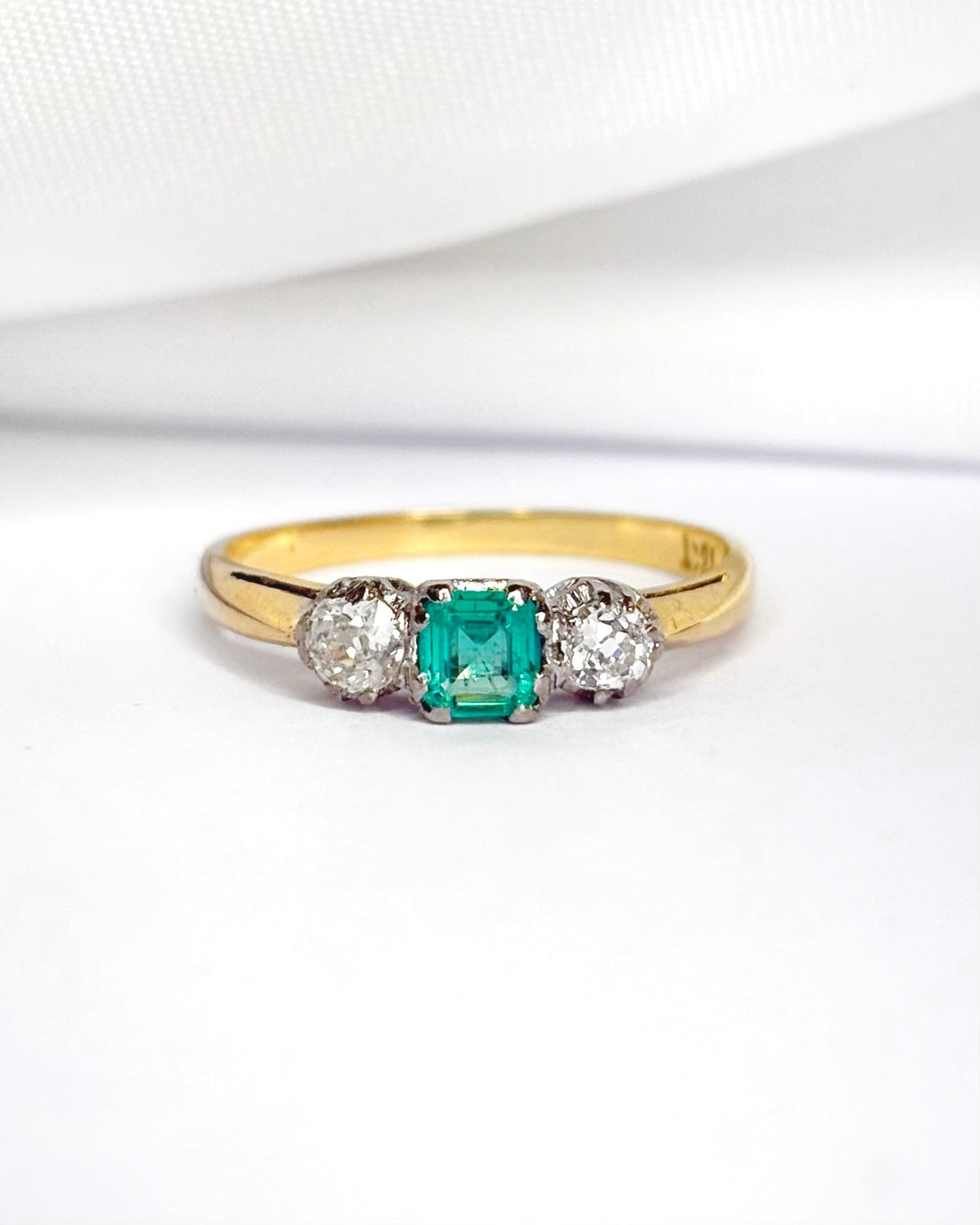 Bague Trilogie Émeraude 0.24 carat &amp; Diamants "Lucia" - Elliade Paris