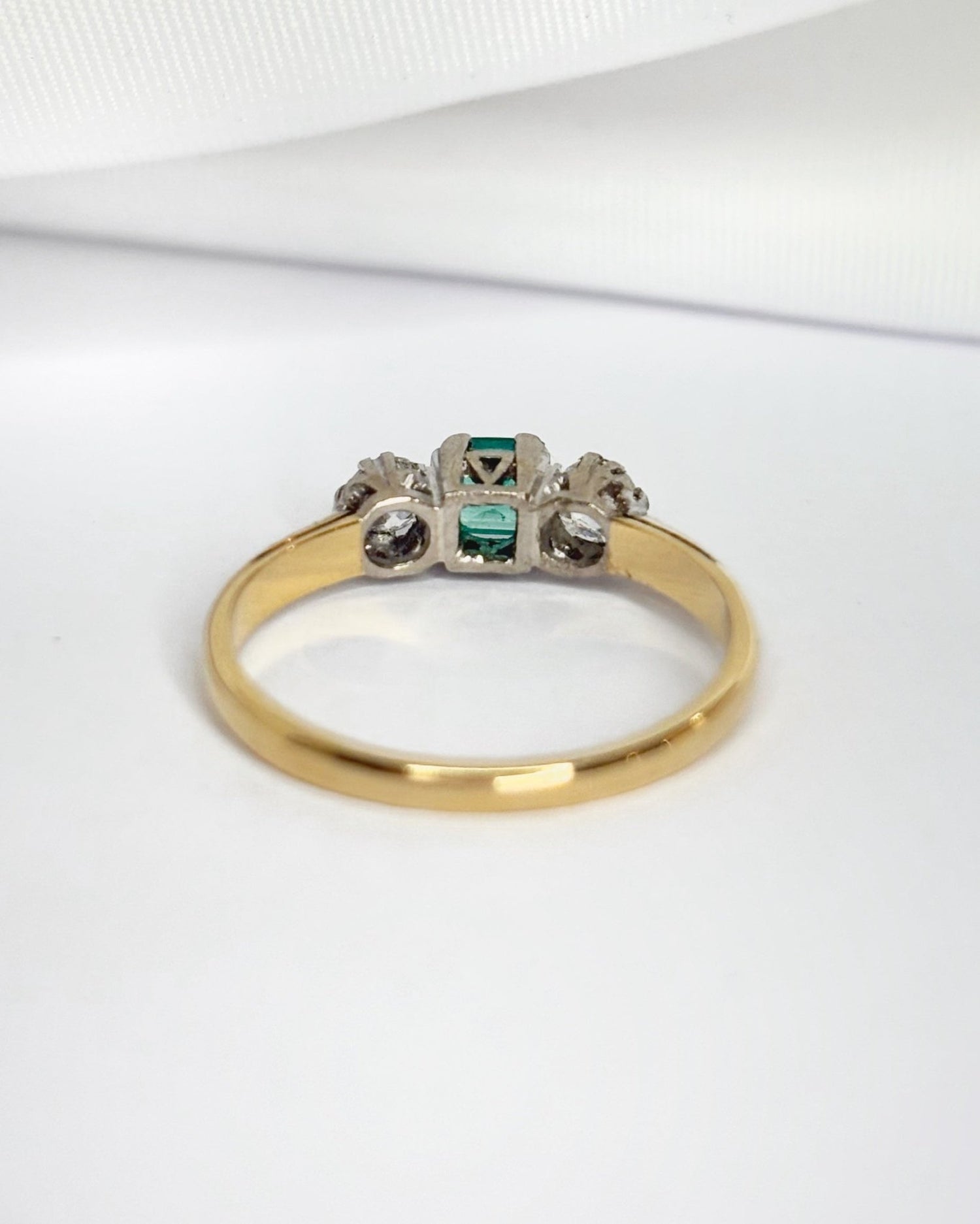 Bague Trilogie Émeraude 0.24 carat &amp; Diamants "Lucia" - Elliade Paris