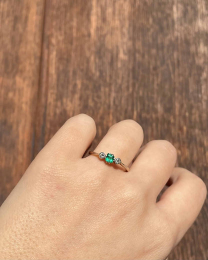 Bague Trilogie Emeraude 0.30 carat &amp; Diamants &quot;Irene&quot; - Elliade Paris