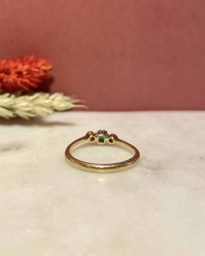 Bague Trilogie Emeraude 0.30 carat &amp; Diamants &quot;Irene&quot; - Elliade Paris