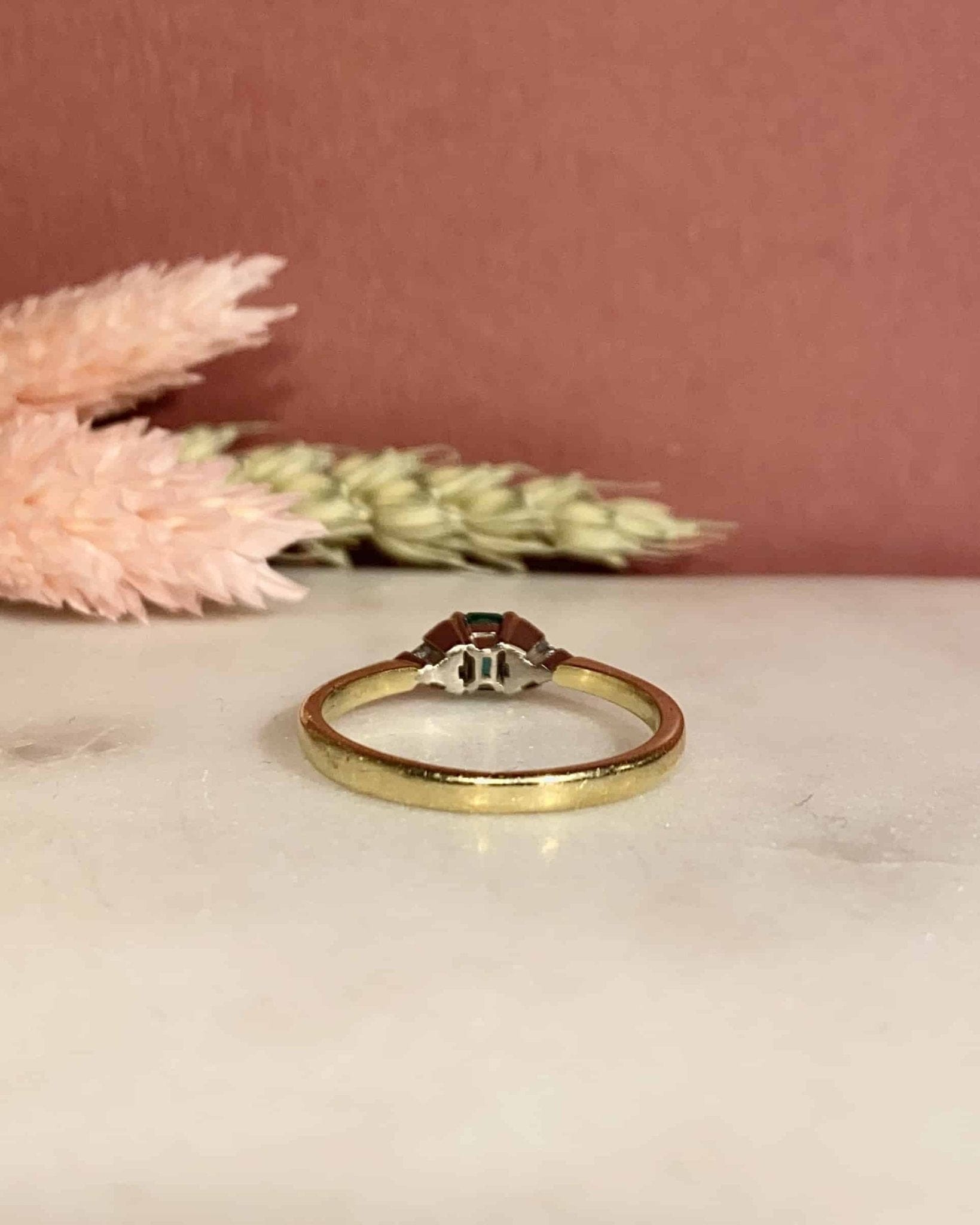 Bague Trilogie Emeraude 0.30 carat &amp; Diamants "Isadora" - Elliade Paris