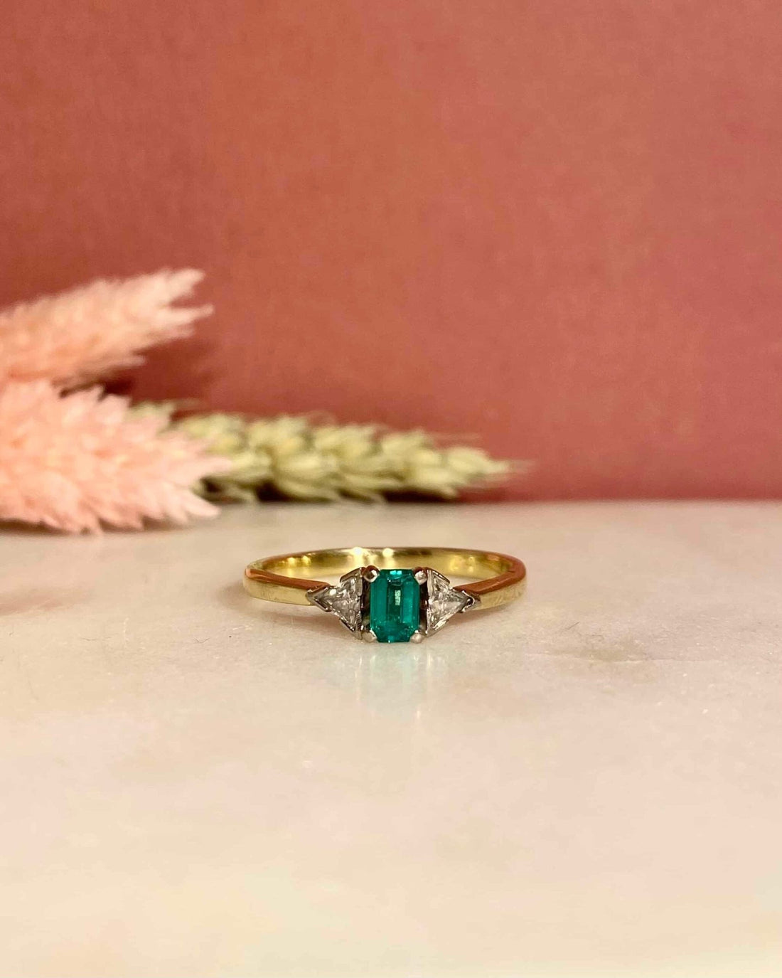 Bague Trilogie Emeraude 0.30 carat &amp; Diamants &quot;Isadora&quot; - Elliade Paris
