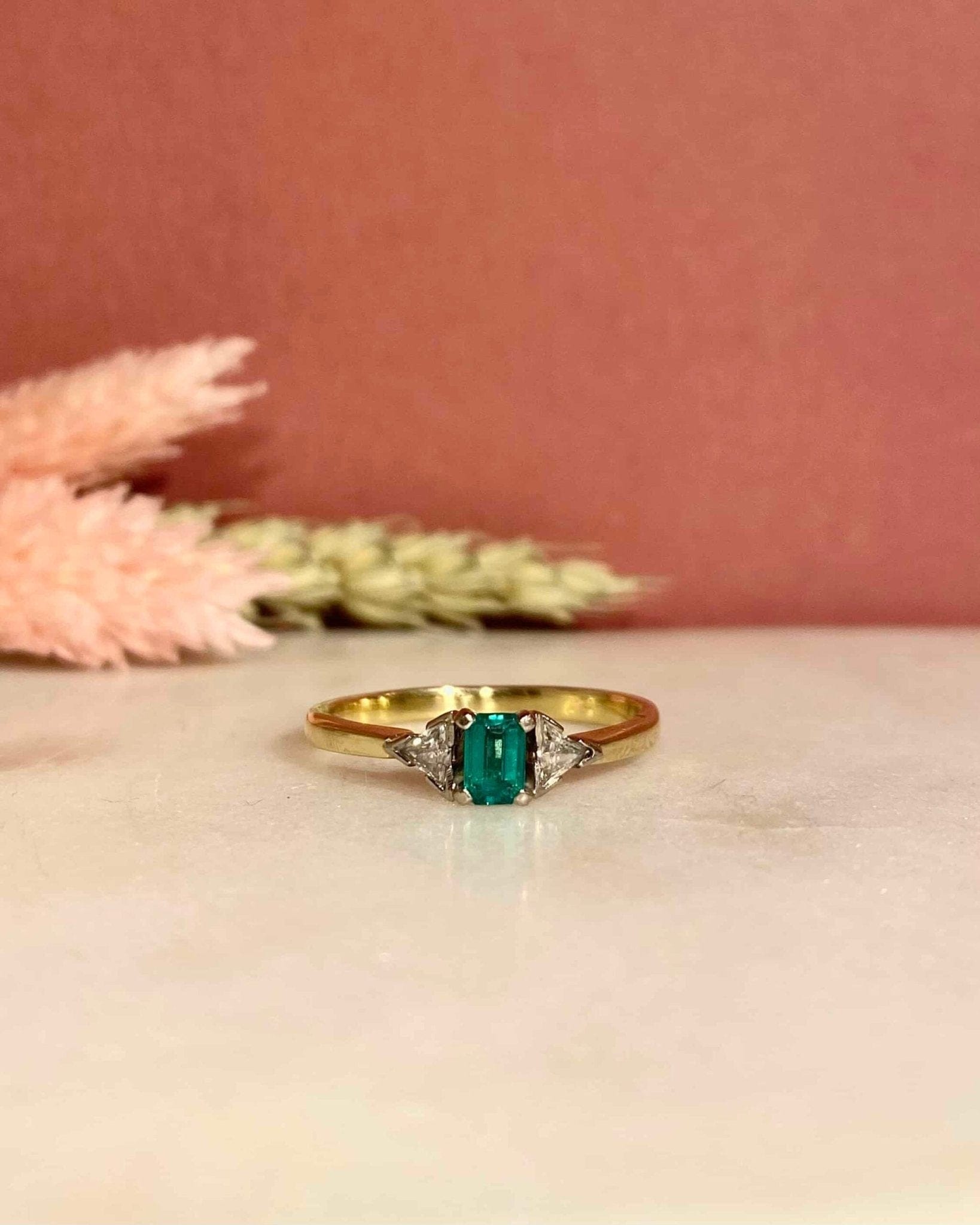 Bague Trilogie Emeraude 0.30 carat &amp; Diamants "Isadora" - Elliade Paris