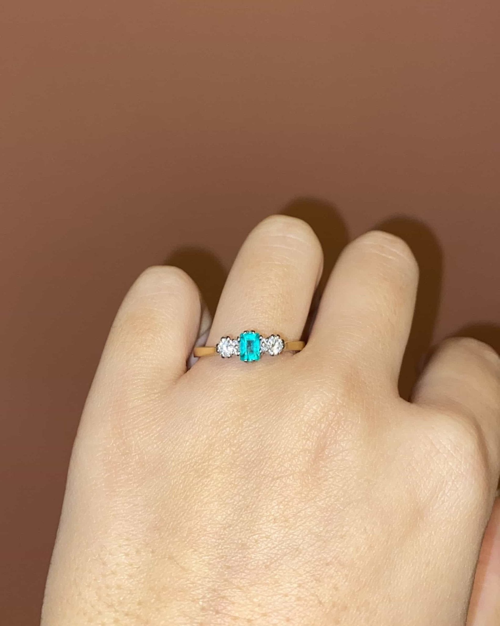 Bague Trilogie Emeraude 0.30 carat &amp; Diamants "Serena" - Elliade Paris