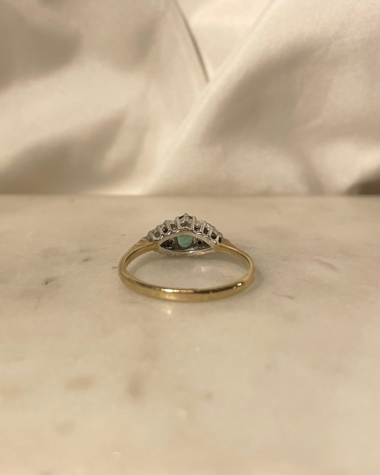 Bague Trilogie Emeraude 0.35 Carat &amp; Diamants &quot;Hedda&quot; - Elliade Paris