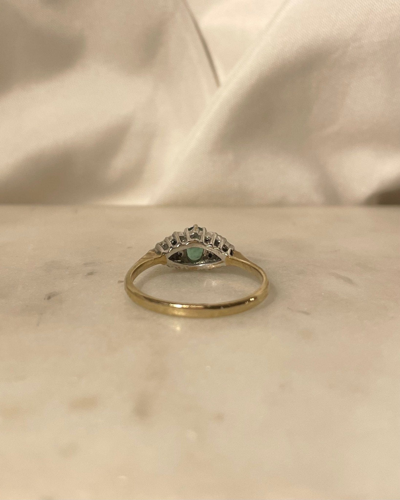 Bague Trilogie Emeraude 0.35 Carat &amp; Diamants "Hedda" - Elliade Paris