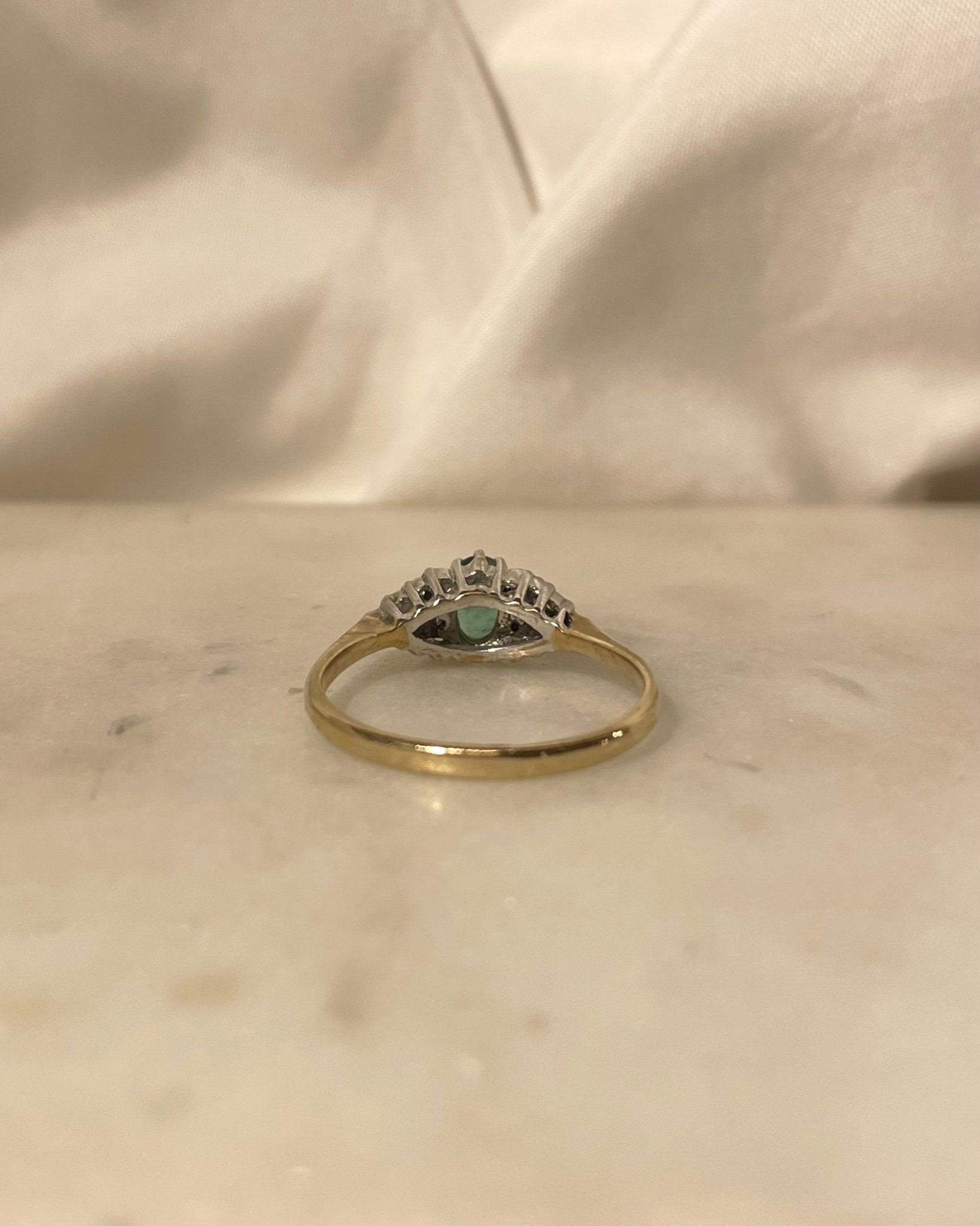 Bague Trilogie Emeraude 0.35 Carat &amp; Diamants &quot;Hedda&quot; - Elliade Paris