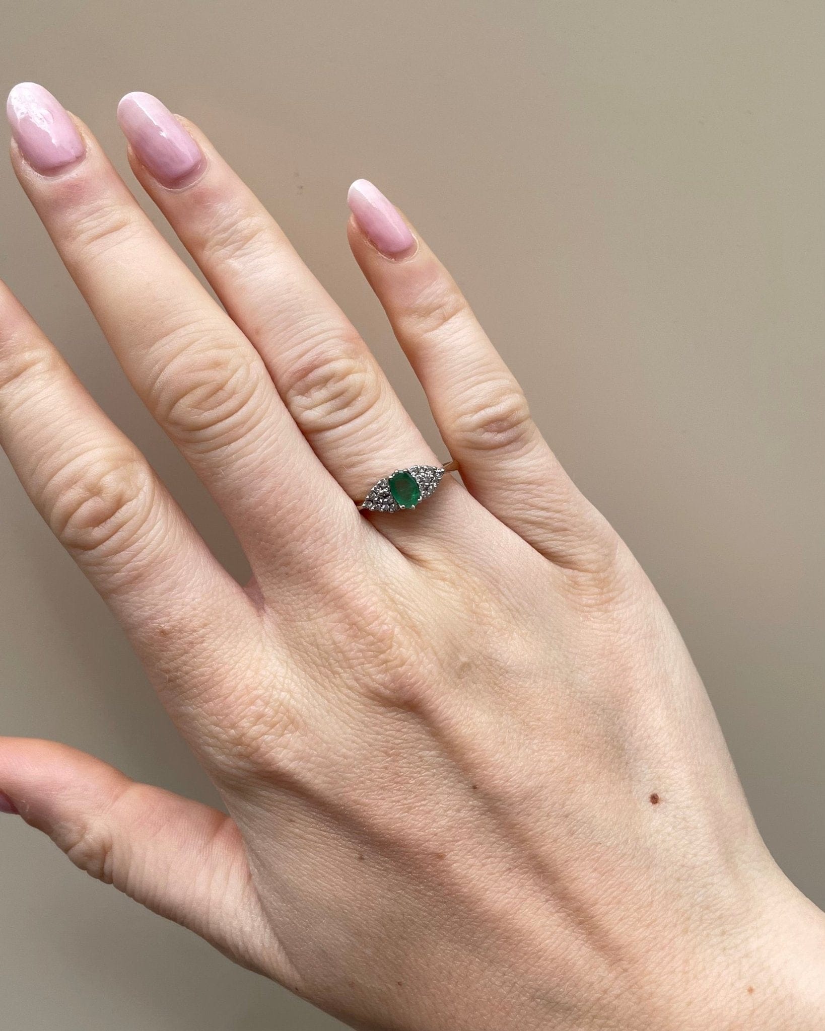 Bague Trilogie Emeraude 0.35 Carat &amp; Diamants "Hedda" - Elliade Paris