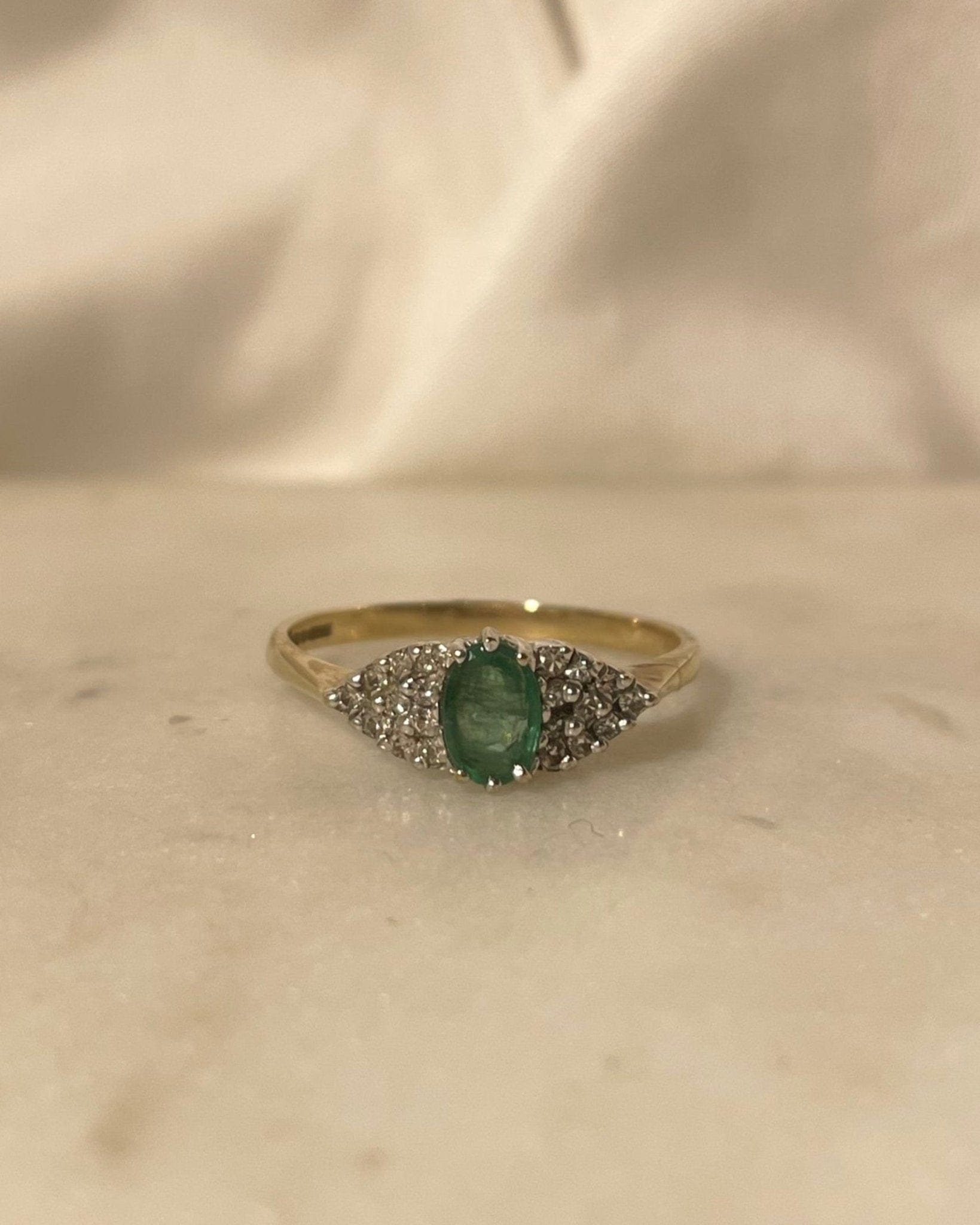 Bague Trilogie Emeraude 0.35 Carat &amp; Diamants "Hedda" - Elliade Paris